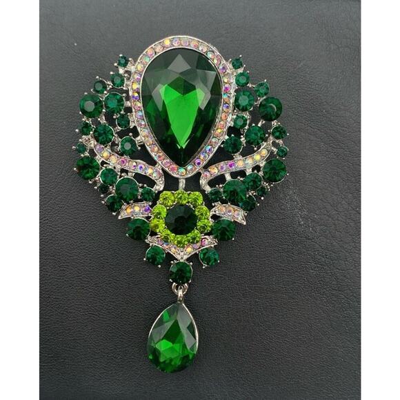 Vintage Style Contemporary Emerald Green Glass And Rhinestone Dangle Brooch - Picture 1 of 4